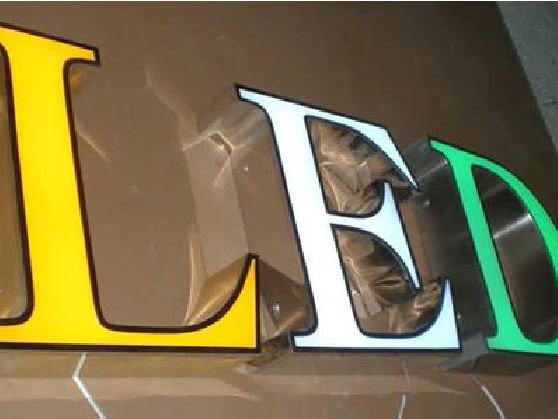 融水介绍LED招牌的基础知识。