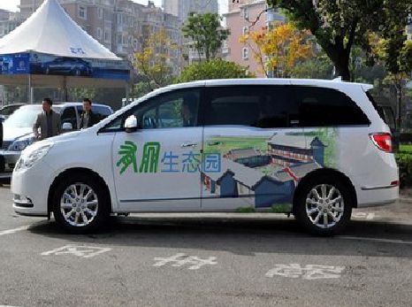 融水户外车贴喷绘如何保持效果?